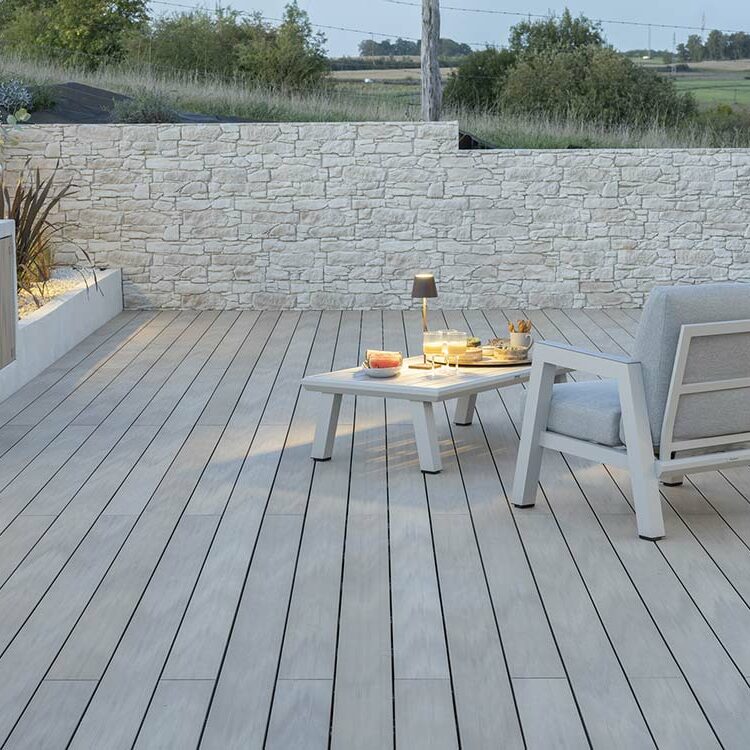 Terrasse COMPOSITE SILVADEC ATMOSPHERE NUANCES CHÊNE Terrasse COMPOSITE SILVADEC ATMOSPHERE NUANCES CHÊNE